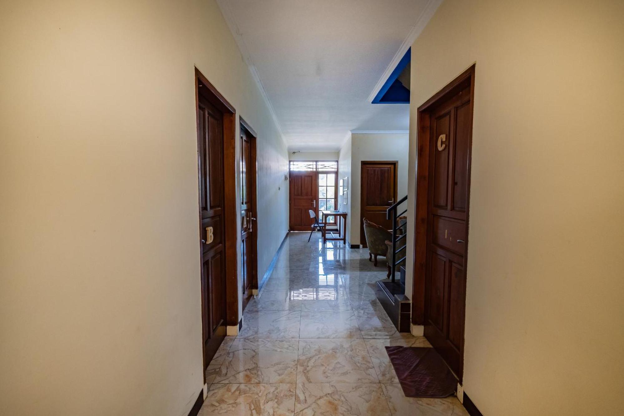 Oyo Life 2216 Griya Jakasetia